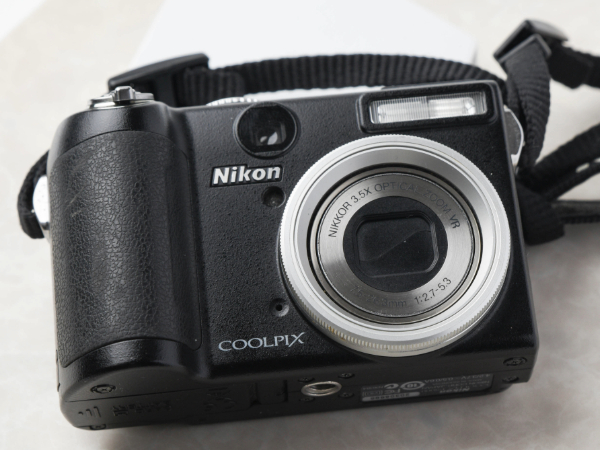 オールドコンデジのすゝめ：Nikon COOLPIX P5000 | 笑顔の記録